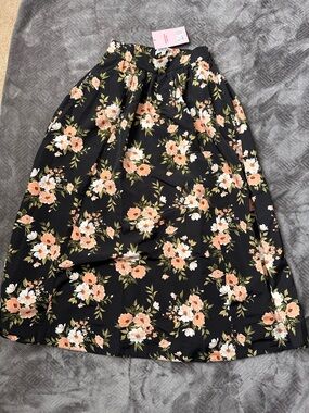Old Navy Black A-Line Skirt with Peach & Cream Floral Print